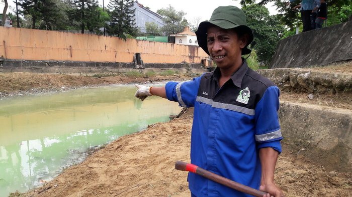Air Sungai yang Cokelat Tiba-tiba Berubah Jadi Putih, Ikan Banyak yang Mati