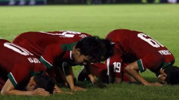 tribun-kalteng-timnas-indonesia_20170915_150656.jpg