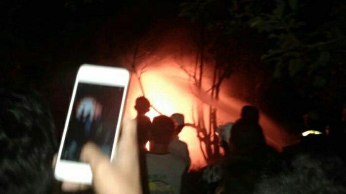 tribunkalteng-kelotok-terbakar-di-kapuas.jpg