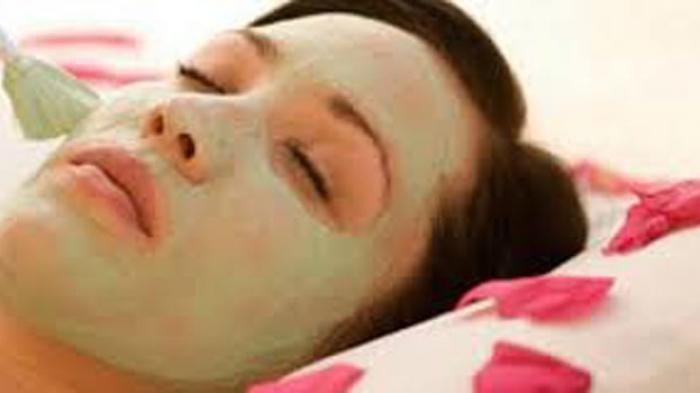 7 Bahan Alami yang Bikin Wajah Bopeng Bekas Jerawat Kembali Mulus