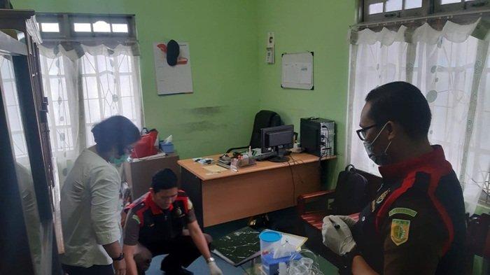 Penggeledehan PDAM Kapuas, Diduga Terkait Kasus Ini