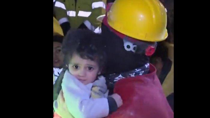 Kisah Haru, Terjebak di Reruntuhan Selama 48 Jam Gempa Turki, Balita 2 Tahun Berhasil Diselamatkan