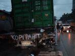 2-nyawa-melayang-usia-tabrak-truk-di-Samarinda.jpg