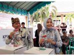 Cagub-Kalteng-nomor-urut-3-Agustiar-Sabran-menggunakan-hak-suaranya.jpg