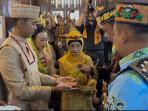 Deden-Bunga-nikah-adat-dayal.jpg