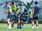 Dragan-Djukanovic-pelatih-PSIS-Semarang-latihan.jpg