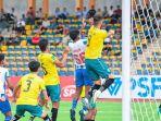 Duel-udara-perebutan-bola-laga-Liga-2-20232024-antara-PSPS-Riau-vs-Nusantara-United.jpg
