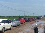 Jalan-rusak-tumbang-nusa-1.jpg