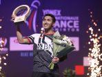 Jonatan-Christie-mengangkat-tropi-juara-French-Open-2023.jpg
