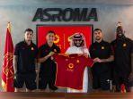 Lukaku-dan-Dybala-berfoto-bersama-Sponsor-jersey-AS-Roma-Riyadhseason.jpg