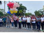 Pelepasan-balon-rangkaian-kegiatan-jalan-sehat-KPU-Kobar-pada-Minggu-17112024-pagi.jpg