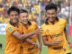 Pemain-PSDS-Deli-Serdang-merayakan-gol-dalam-laga-Liga-2-2023.jpg