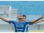 Pemain-PSIM-Jogja-merayakan-gol-ke-gawang-Persipa-Pati.jpg