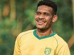 Pemain-Persebaya-Surabaya-Ricky-Kambuaya.jpg