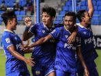 Pemain-Persiba-Balikpapan-mencetak-gol-pada-laga-Liga-2-2023.jpg