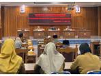 Suasana-Rapat-Paripurna_Kobar.jpg