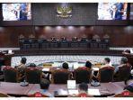 Suasana-sidang-MK-perdana.jpg