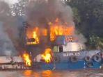 Tugboat-terbakar-3.jpg