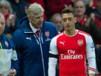 arsene-wenger-dan-mesut-oezil_20170407_045741.jpg