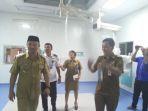 bupati-barsel-h-eddy-raya-samsuri-memantau-pembangunan-ruang-operasi-di-rs-jaraga-sasameh.jpg