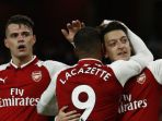 gelandang-arsenal-mesut-oezil-melakukan-selebrasi-seusai-menjebol-gawang-liverpool_20171226_054136.jpg