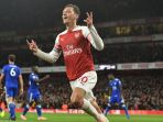 gelandang-arsenal-mesut-oezil-merayakan-gol-yang-dicetak-ke-gawang-leicester-city_20181023_054816.jpg