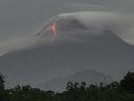 guguran-lava-pijar-terlihat-dari-desa-hargobinangun-pakem-sleman-123.jpg