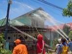 kebakaran-rumah-kosong-jalan-Samudin-Aman.jpg