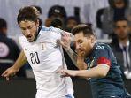 martin-caceres-kiri-mengawal-lionel-messi-argentina-vs-uruguay.jpg