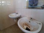 toilet-upr.jpg<pf>kursi-upr.jpg<pf>lampu-upr.jpg<pf>tanpa-ac-upr.jpg