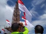 tribunkalteng-bendera-raksasa_20171029_071401.jpg