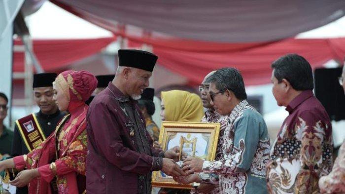 Bupati Kutim Raih Penghargaan Menteri Pertanian Karena Sukses Kembangkan Pertanian