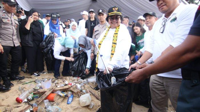 Menteri LHK Sebut Sampah di Laut Didominasi Plastik saat Aksi Bersih-bersih Sampah di Balikpapan
