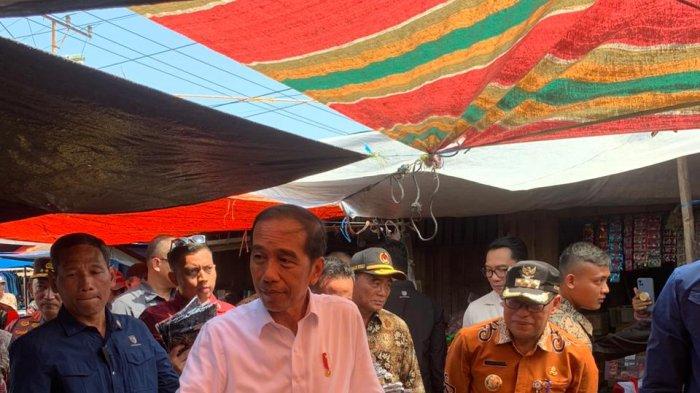 Presiden Cek Harga Cabai Hingga Bawang Merah di Pasar Waru PPU, Jokowi: Cukup Bagus
