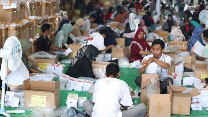 Cerita Warga Pelipat Surat Suara Pemilu 2024 di Balikpapan, Adu Kecepatan Digaji Rp200 Per Lembar