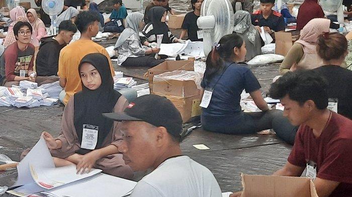 Firman Hidayat Temukan Ribuan Surat Suara Rusak Selama Proses Sortir di Samarinda