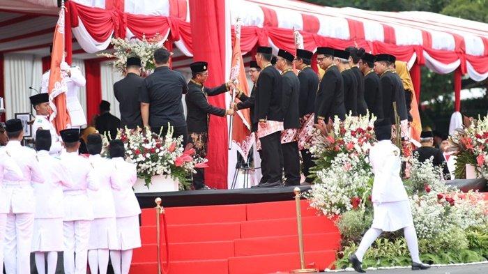 HUT Ke-127 Balikpapan, Walikota Serahkan Panji dan Trofi Penghargaan Keberhasilan Pembangunan Kota