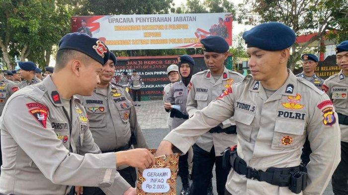 INFAQ BRIMOB KALTIM - Personel Satuan Brimob Polda Kalimantan Timur menyelenggarakan program Infaq Berbagi Dua Ribu, dengan menyumbangkan Rp 2 ribu setiap Kamis, dalam upaya membina kebersamaan, ketakwaan, dan kepedulian terhadap sesama serta meningkatkan keimanan personel.