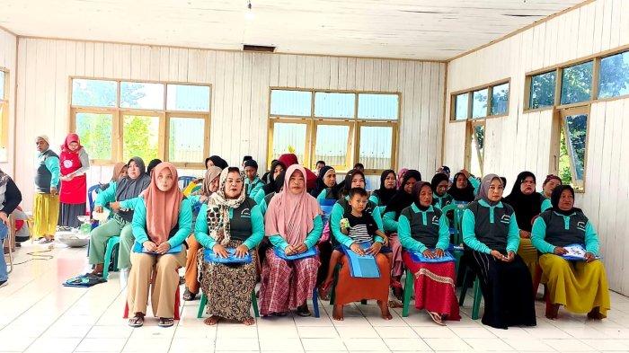 Pemkab Paser Bekali Istri Nelayan dan Petambak Pelatihan Diversifikasi Pengolahan Hasil Perikanan