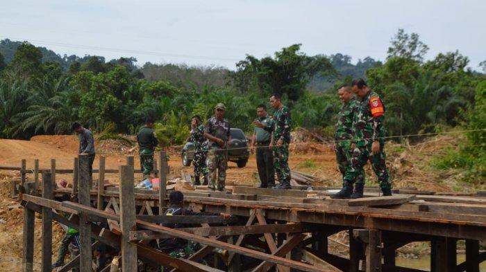 Dansatgas TMMD Kodim 0904/Paser Tinjau Progres Pembangunan di Desa Sungai Terik