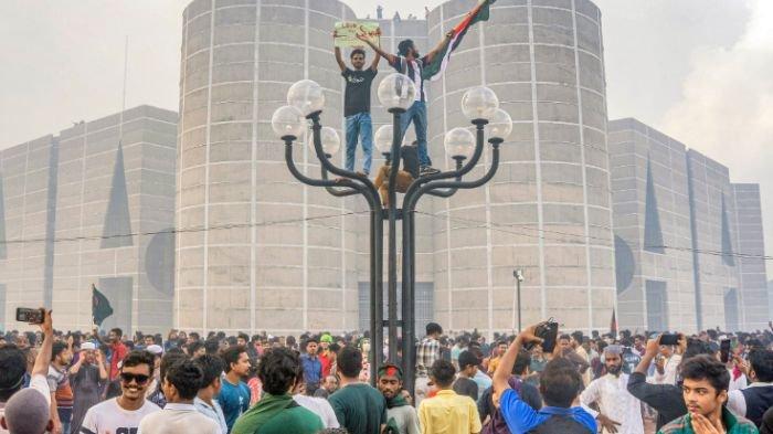 Ricuh akibat Demonstrasi Kontroversi Kuota Pekerja, PM Bangladesh Mengundurkan Diri dari Jabatan