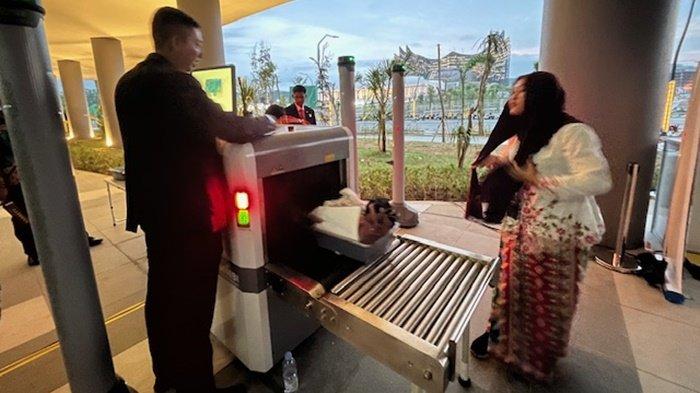 FOTO-FOTO: Diperiksa Ketat, Para Undangan Upacara HUT RI Perdana di IKN Wajib Lewati Sensor X-Ray - 20240817_pemeriksaan-peserta-upacara-di-IKN-3.jpg