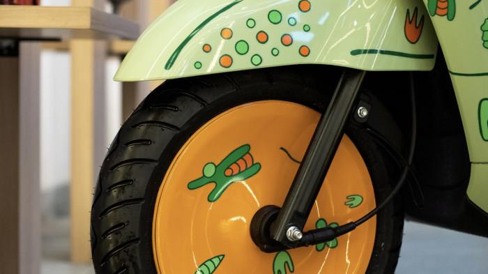 Velg wheeldop yang mampu memberikan kesan skutik klasik sekaligus“kalcer” dan umumnya punya warna kontras dengan warna bodinya.