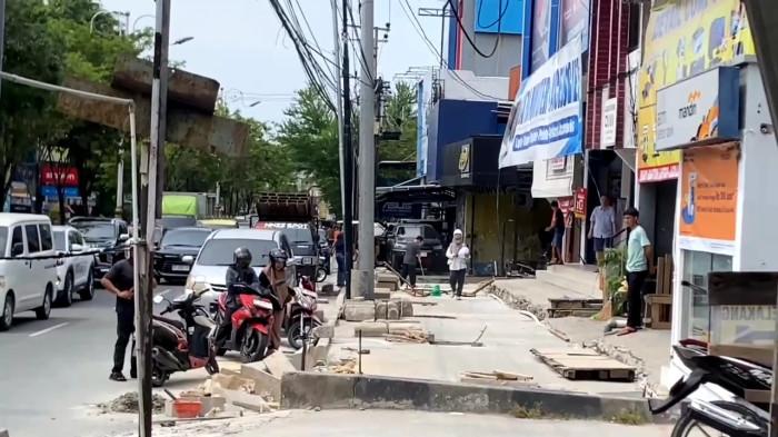 Penataan Trotoar di Jalan Ahmad Yani Balikpapan Sempat  Terlambat