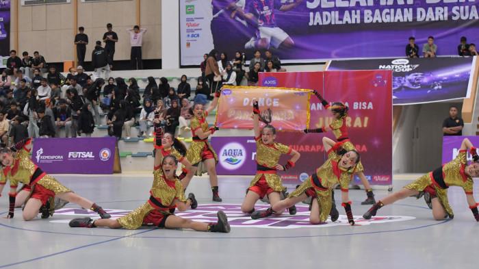 Salah satu aksi dancer Tim VNYX dari SMA Katolik SF Assisi Samarinda