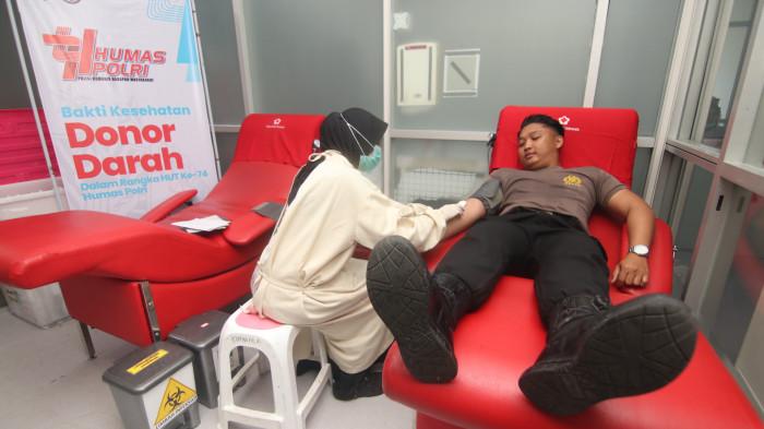 Donor Darah Serentak Warnai HUT ke-74 Humas Polri di Polresta Balikpapan