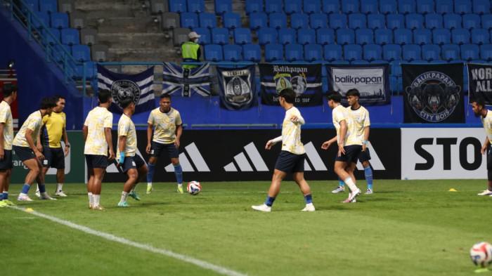BERITA FOTO: Pemain Persiba Balikpapan Pemanasan Serius demi Akhiri Tren Negatif Championship - 20251026_Dukungan-Penuh-Suporter-Persiba.jpg