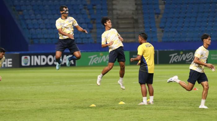 BERITA FOTO: Pemain Persiba Balikpapan Pemanasan Serius demi Akhiri Tren Negatif Championship - 20251026_Persiba-vs-Persiku.jpg