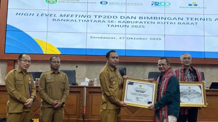 Bupati Kubar dan BI  Apresiasi Sistem Percepatan Digitalisasi Bankaltimtara Cabang Sendawar