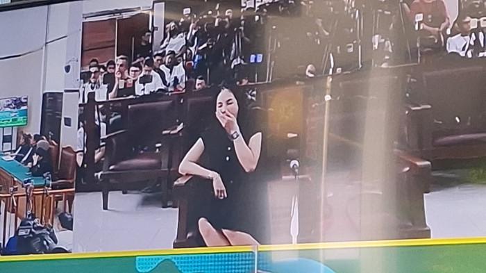 Nikita Mirzani Ngantuk Saat Sidang Vonis, Sempat Pejamkan Mata di Depan Hakim